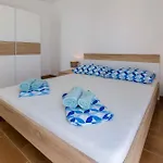 2 * Crikvenica