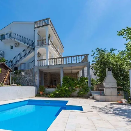 Crikvenica 2 *