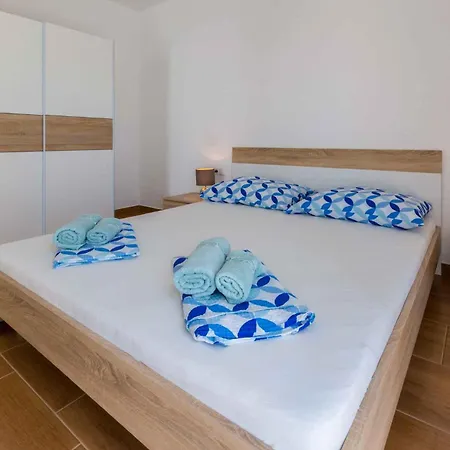 2 * Crikvenica
